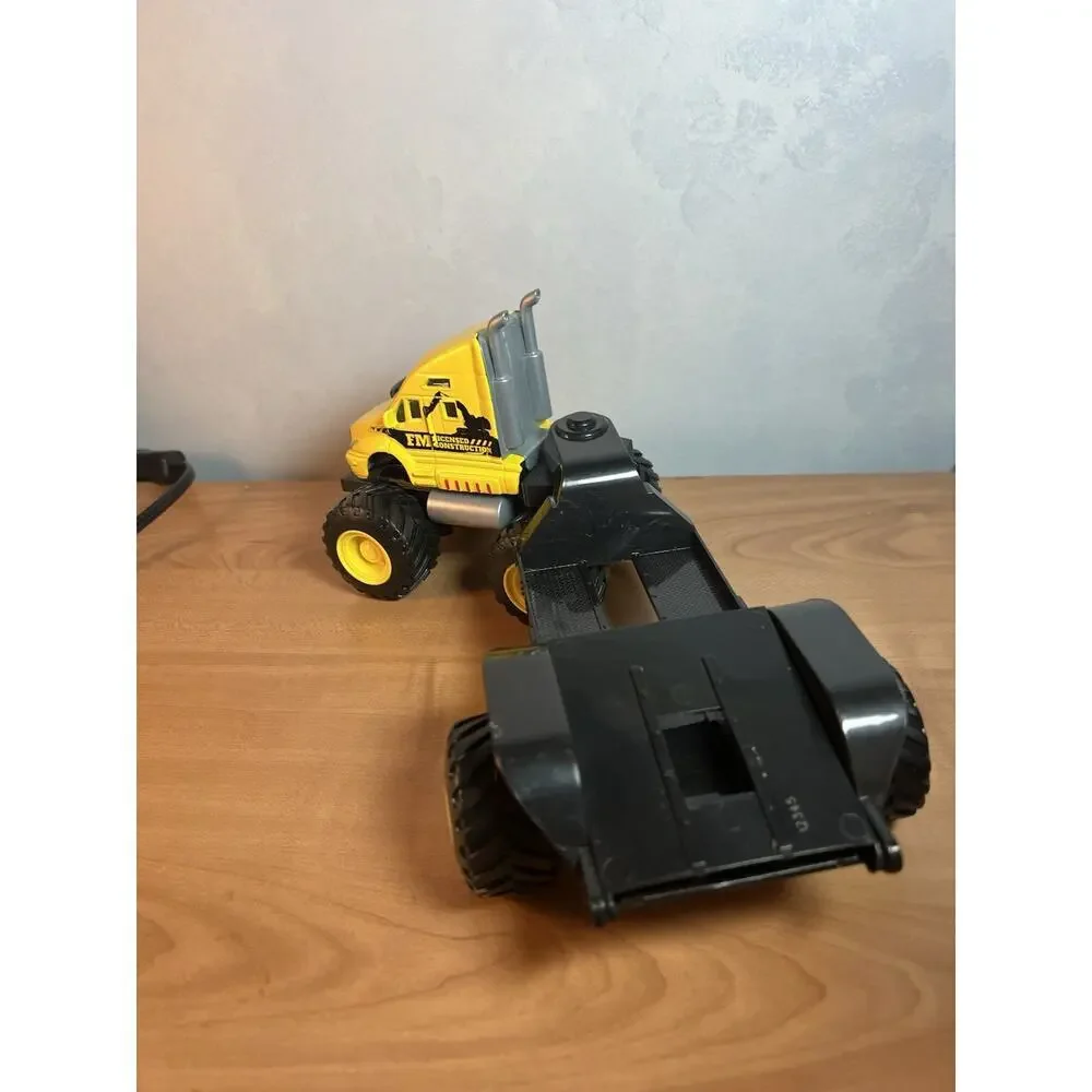 Maisto Fresh Metal Builder Zone Quarry Trailer Construction Diecast 11”